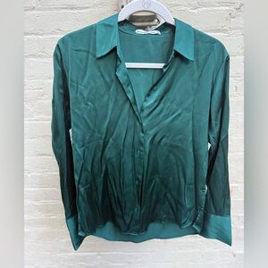 Stunning EUC Abercrombie & Fitch Forest green satin top